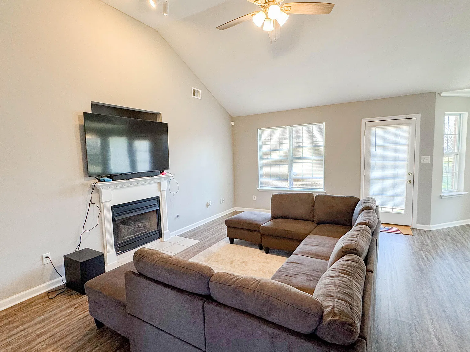 4 bed, 2.0 bath, 1790 sqft, $2,000 — Photo 3