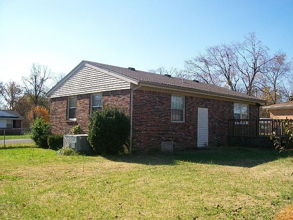 Back of house w/deck