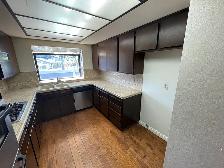 900 W Sierra Madre Ave #33 — Photo 10