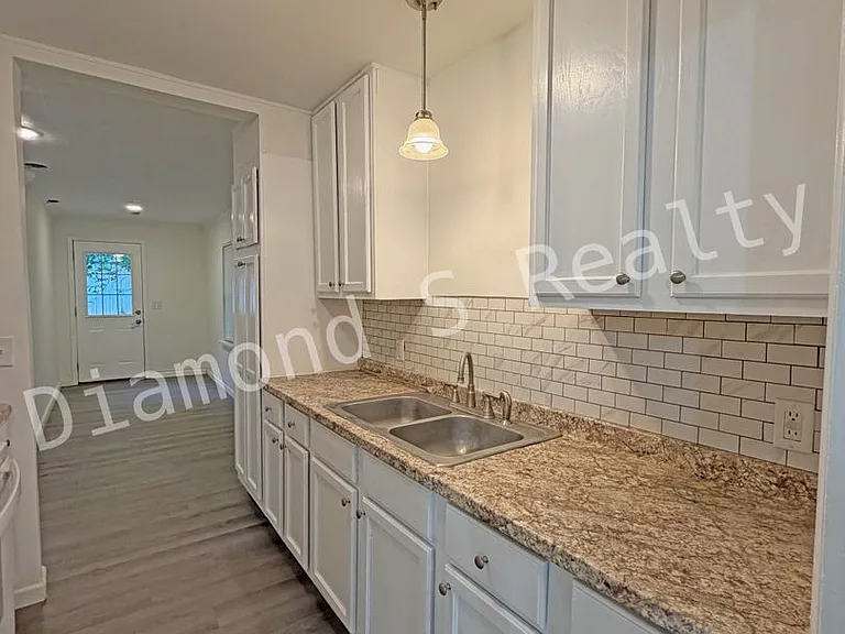 721 N Fulbright Ave — Photo 5