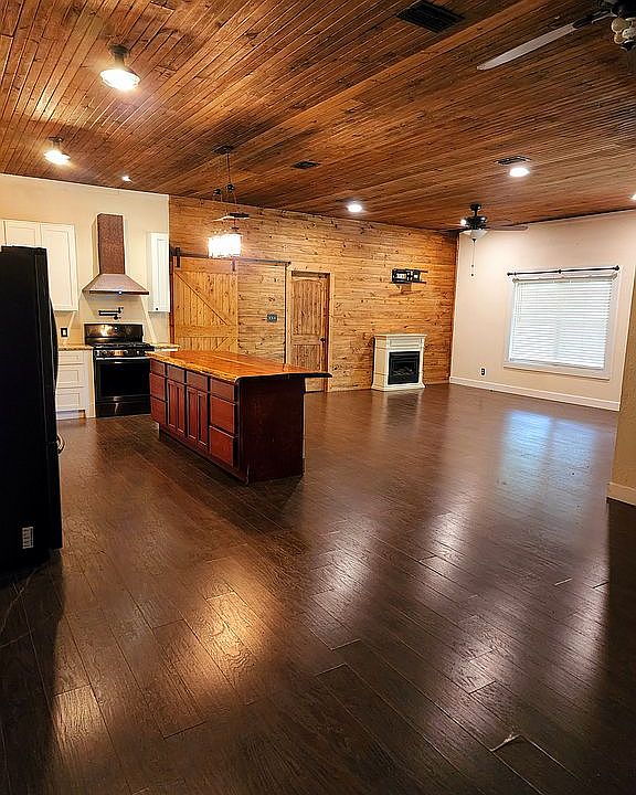 Open living room/kitchen