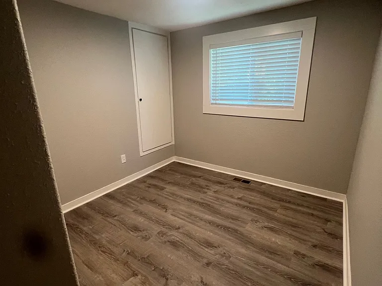 1525 Cliff St — Photo 9