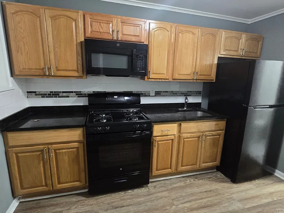 646 Bergen Ave #B2