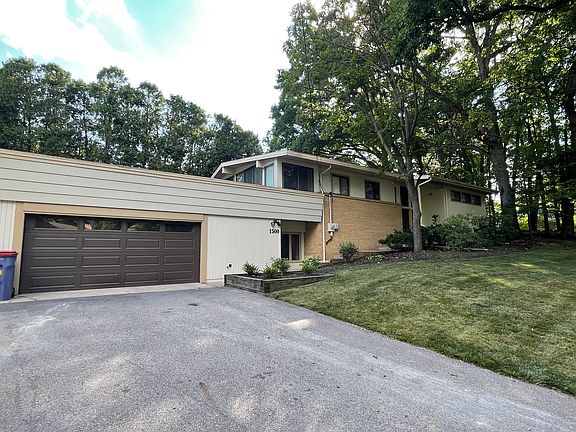 2nd image of 1500 Blythe Ct NW
