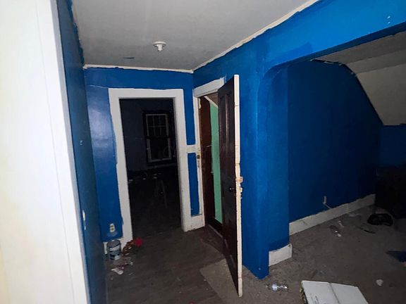 3rd image of 839 Bennett St