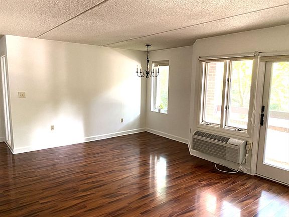 5th image of 366 Quincy Ave Unit 204