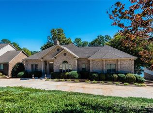 5926 Flintlock Ct, Hickory, NC 28601