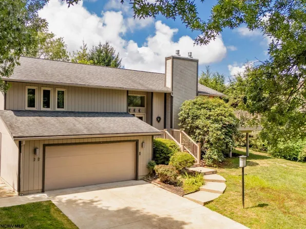 22 Cedarwood Dr, Morgantown, WV 26505