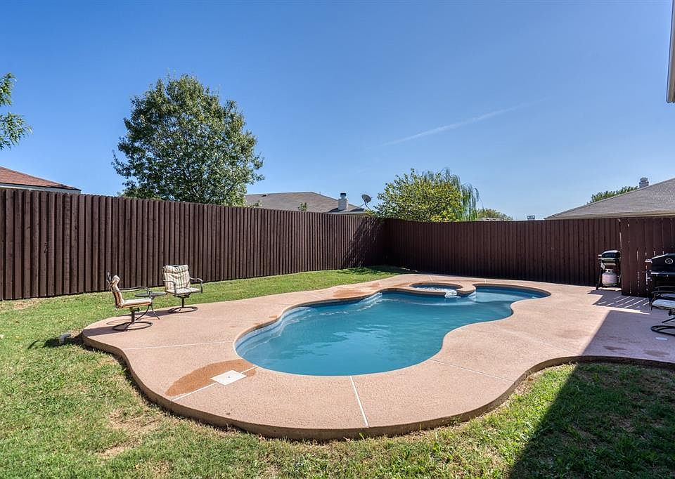 1st image of 16112 Hollyhill Ct