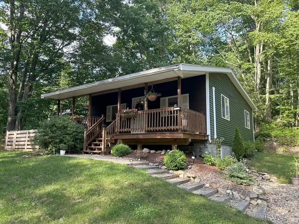 77 Charles St, Leicester, MA 01524