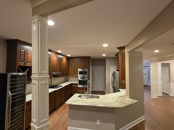 5th image of 2030 Lenox Cove Cir