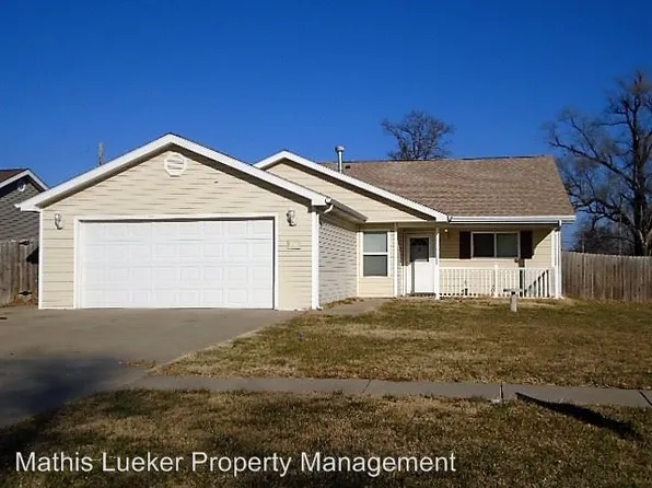 240 E 16th St, Junction City, KS 66441