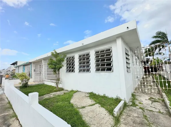 720 N Segovia St, Carolina, PR 00983