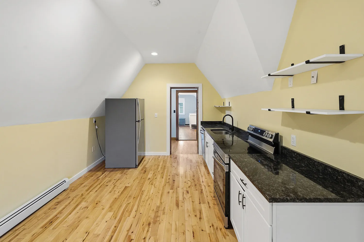 5 bed, 1000 sqft, $2,250 — Photo 3