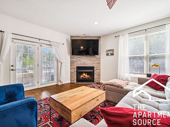 2nd image of 1700 N Artesian Ave #1W