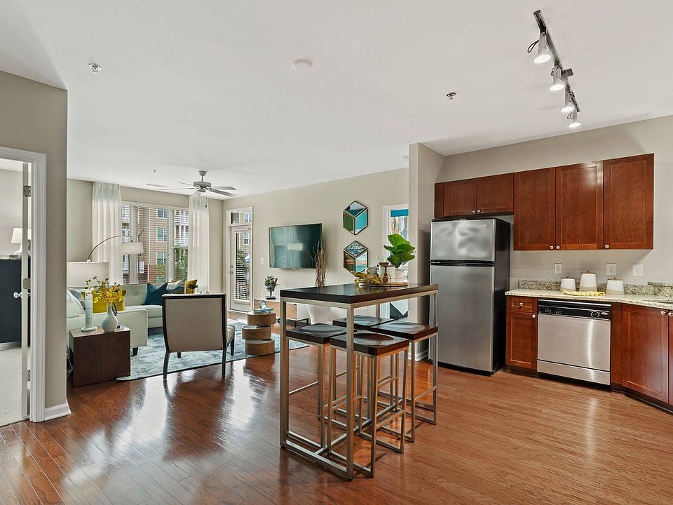 1st image of 2400 Parkland Dr NE Unit 315