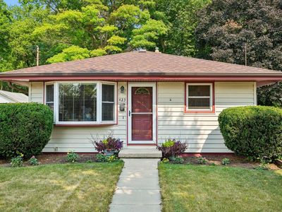 423 N Hine AVENUE, Waukesha, WI, 53188