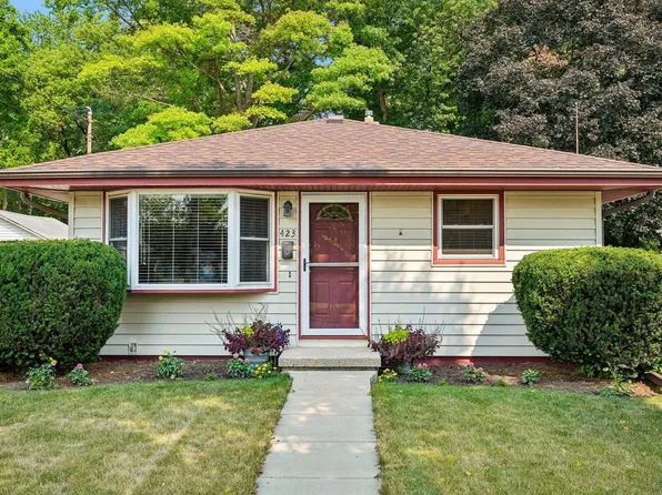 423 N Hine AVENUE, Waukesha, WI 53188