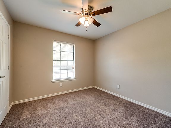 4th image of 2801 Spicebush Ln