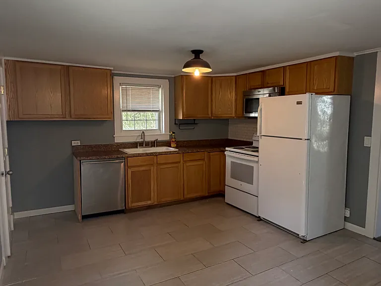 7 Central Ave — Photo 6