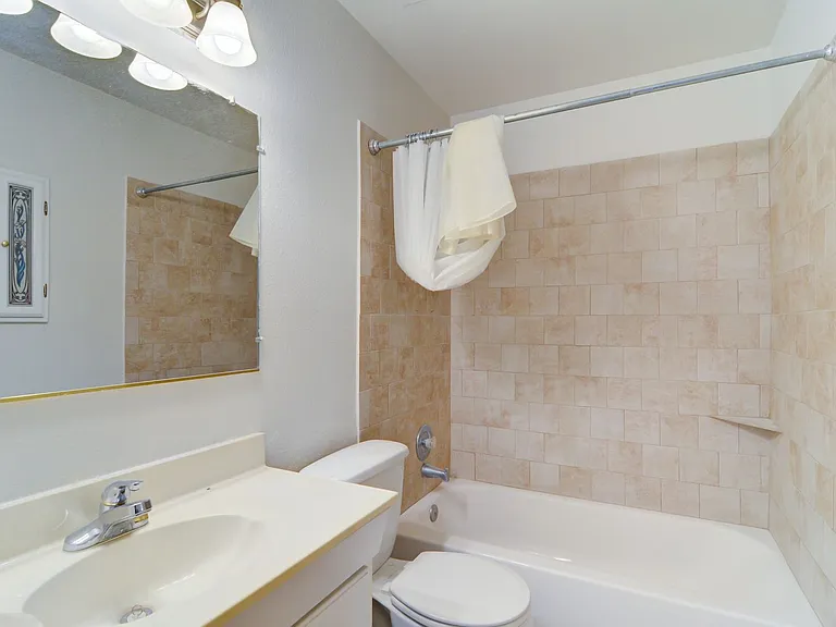 7640 Spencer St — Photo 10