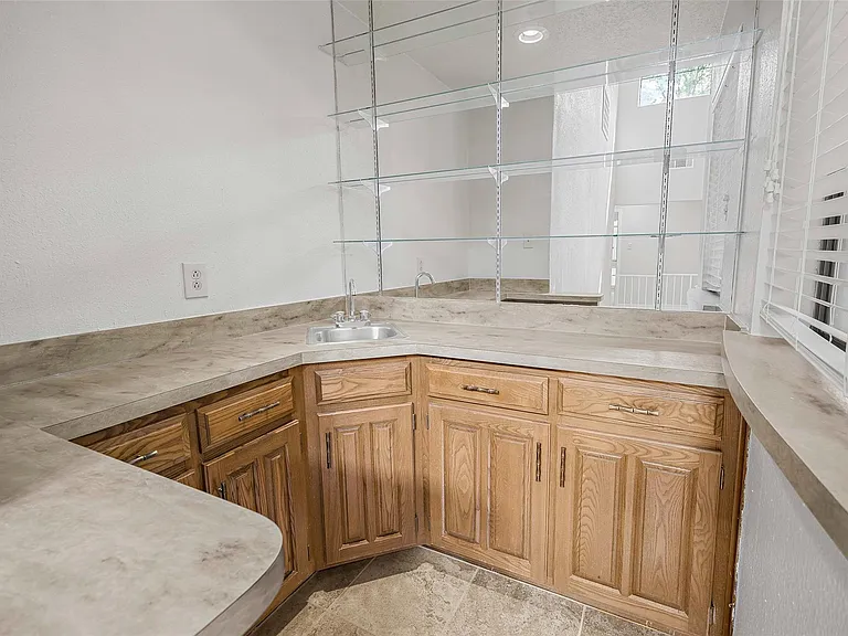 2011 Reverchon Dr — Photo 20