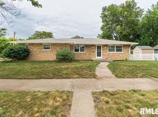 900 S 4th St, Pekin, IL 61554