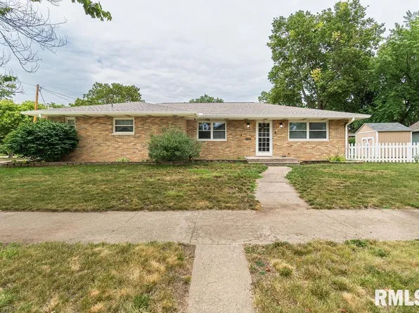 900 S 4th St, Pekin, IL 61554