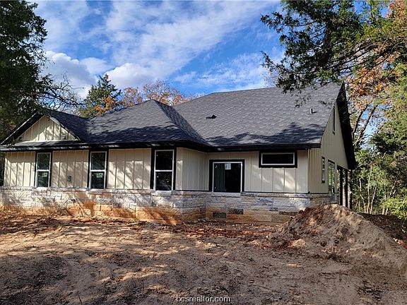 3rd image of 4335 Berkshire Dr