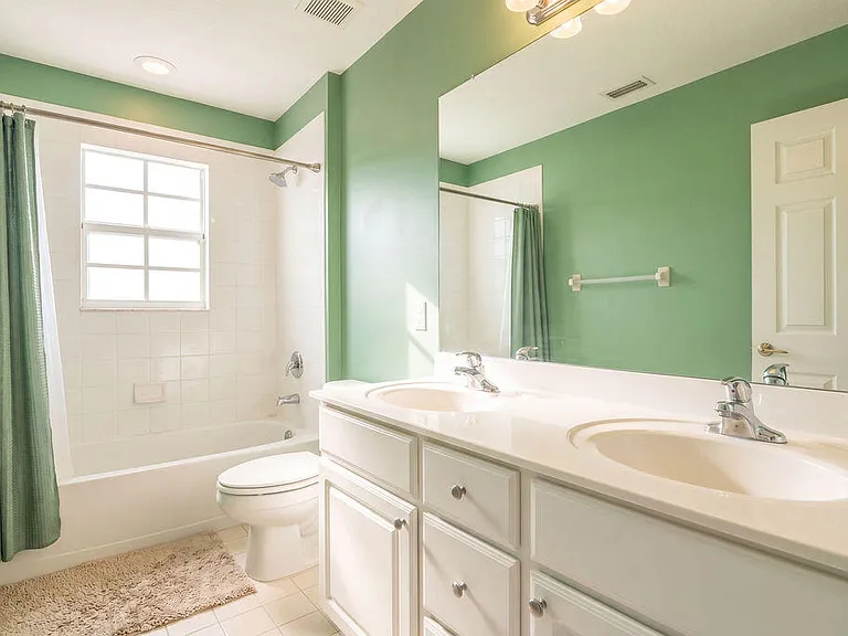 261 SW 6th Pl — Photo 38