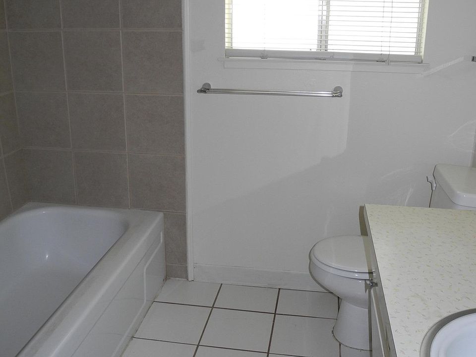 1st image of 945 Cypress Ln