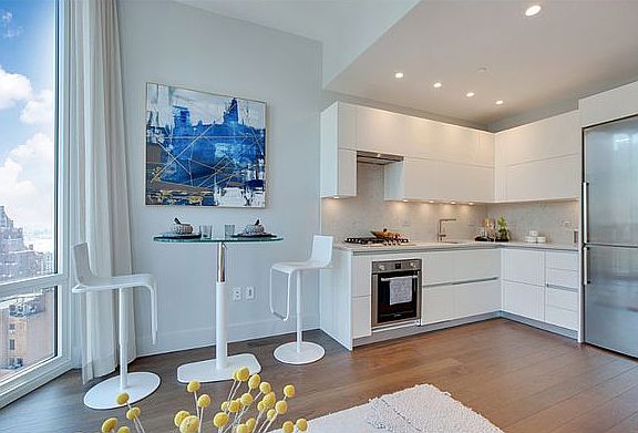 5th image of 222 E 44th St APT 8G