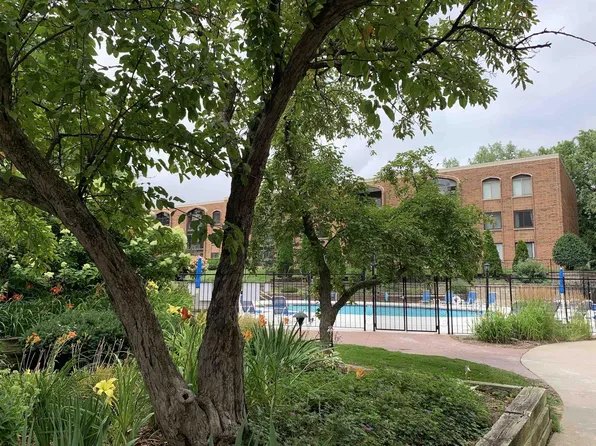 6302 Mineral Point Road #303, Madison, WI 53705