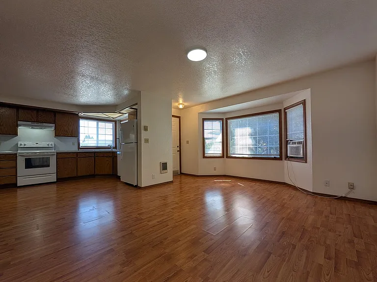 1201 R St #4 — Photo 3