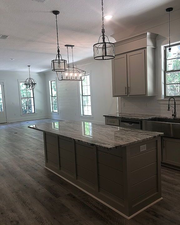 2nd image of 6 E Crossvine Ct