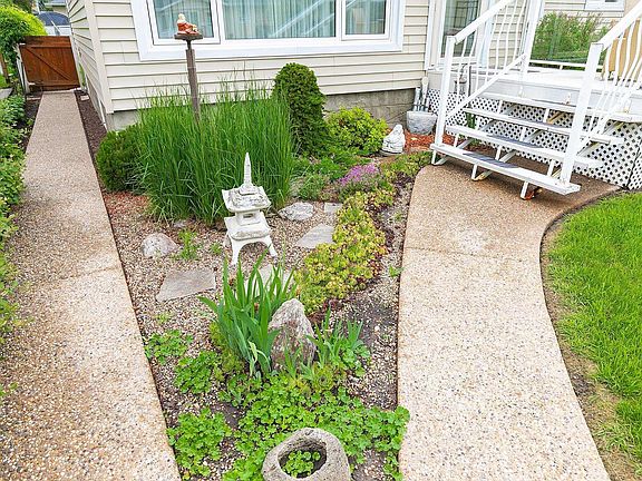 4th image of 8940 147th St NW