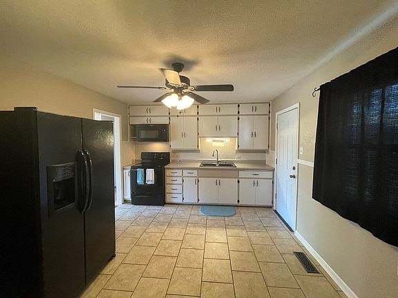 5th image of 1418 Dover Cir