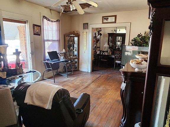 3rd image of 1927 Leighton Ave
