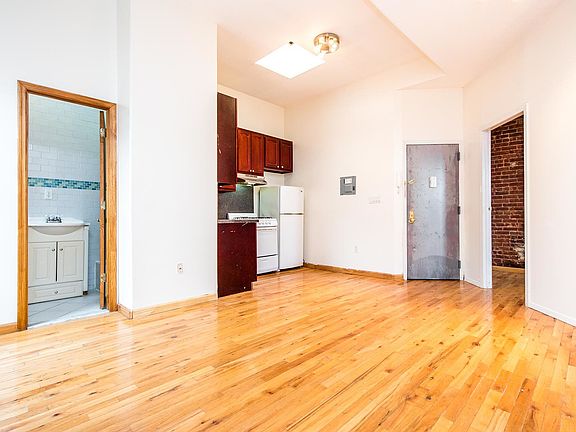 5th image of 132 Graham Ave #4C