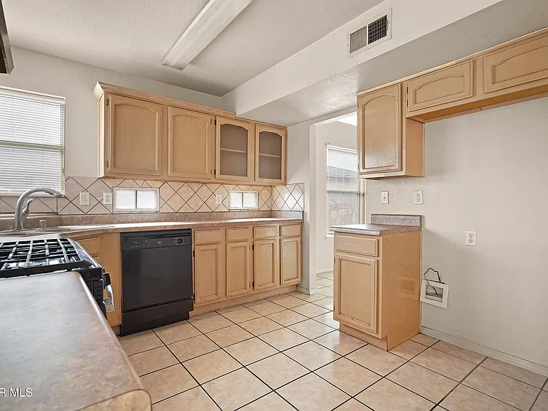 7481 Umbria Dr — Photo 29