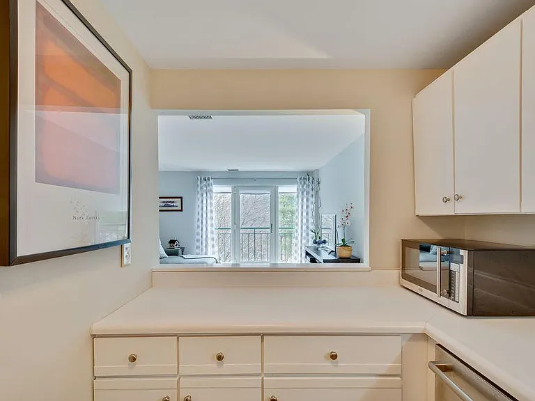 1 Watermill Pl #518 — Photo 5