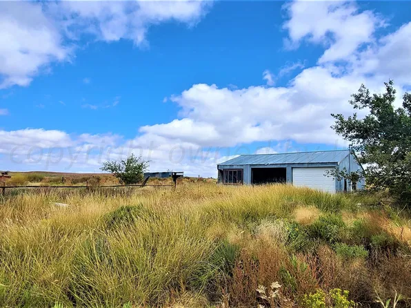 729 Tumbleweed Rd, Lefors, TX 79054