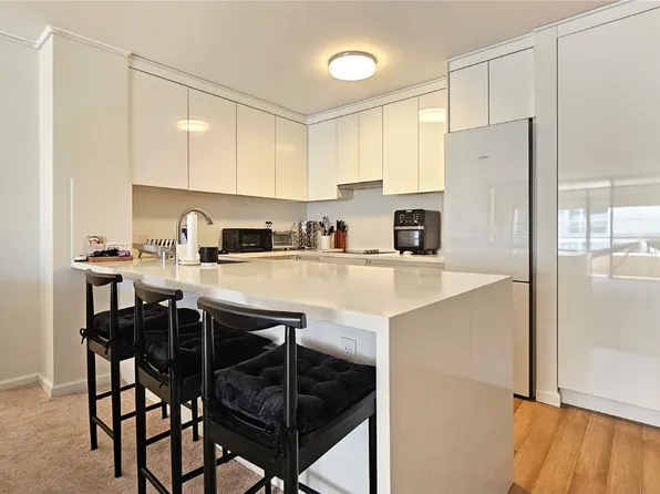 1717 Mott Smith Dr APT 614, Honolulu, HI 96822