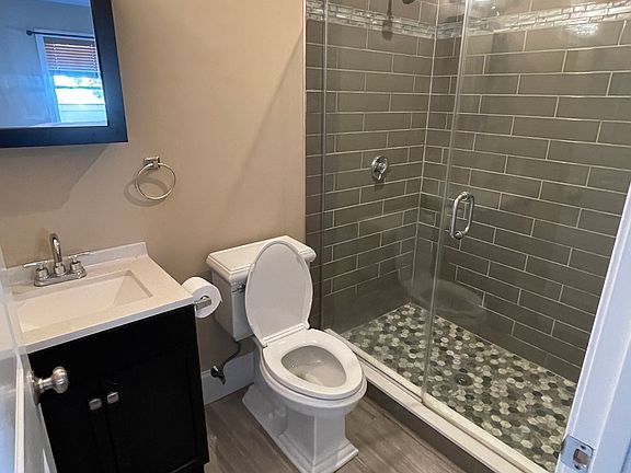 2nd image of 7 Wendell Pl #4