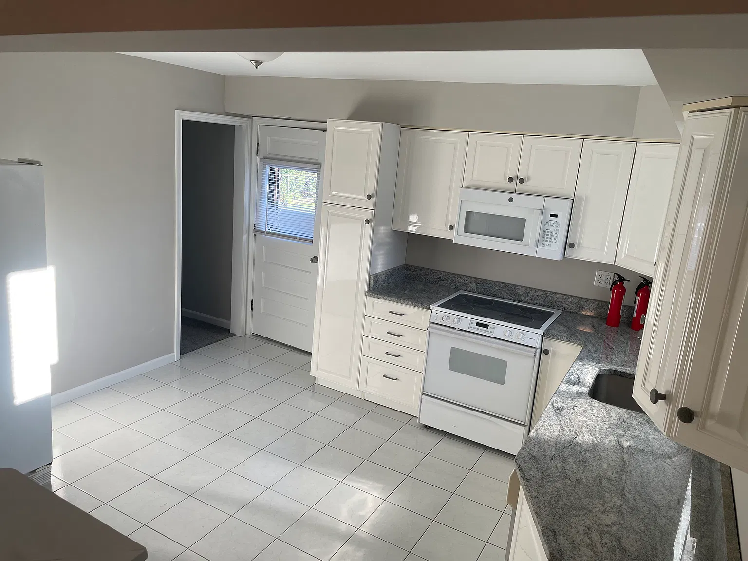 3 bed, 1.5 bath, 1046 sqft, $1,995 — Photo 4