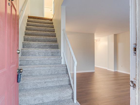 4th image of 405 Eastley Ct