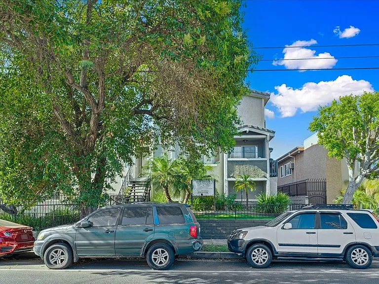 18547 Saticoy St #10 — Photo 15