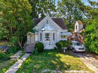 18506 64th Ave, Fresh Meadows, NY 11365