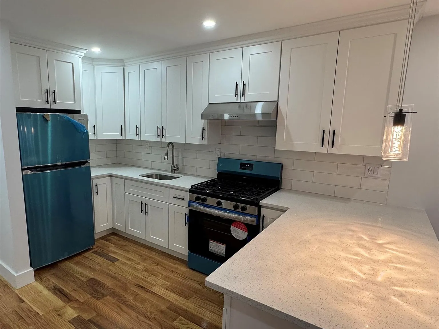 3 bed, 2.0 bath, 1760 sqft, $3,500 — Photo 4