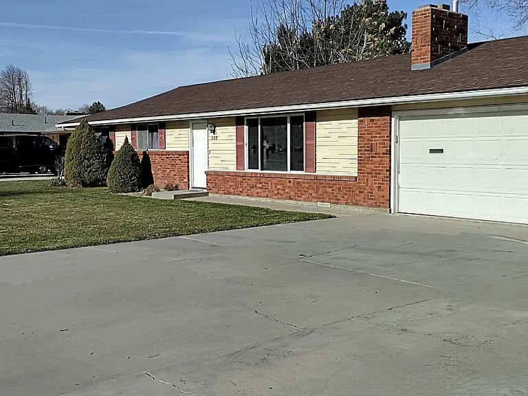 508 W Dakota Ave — Photo 1